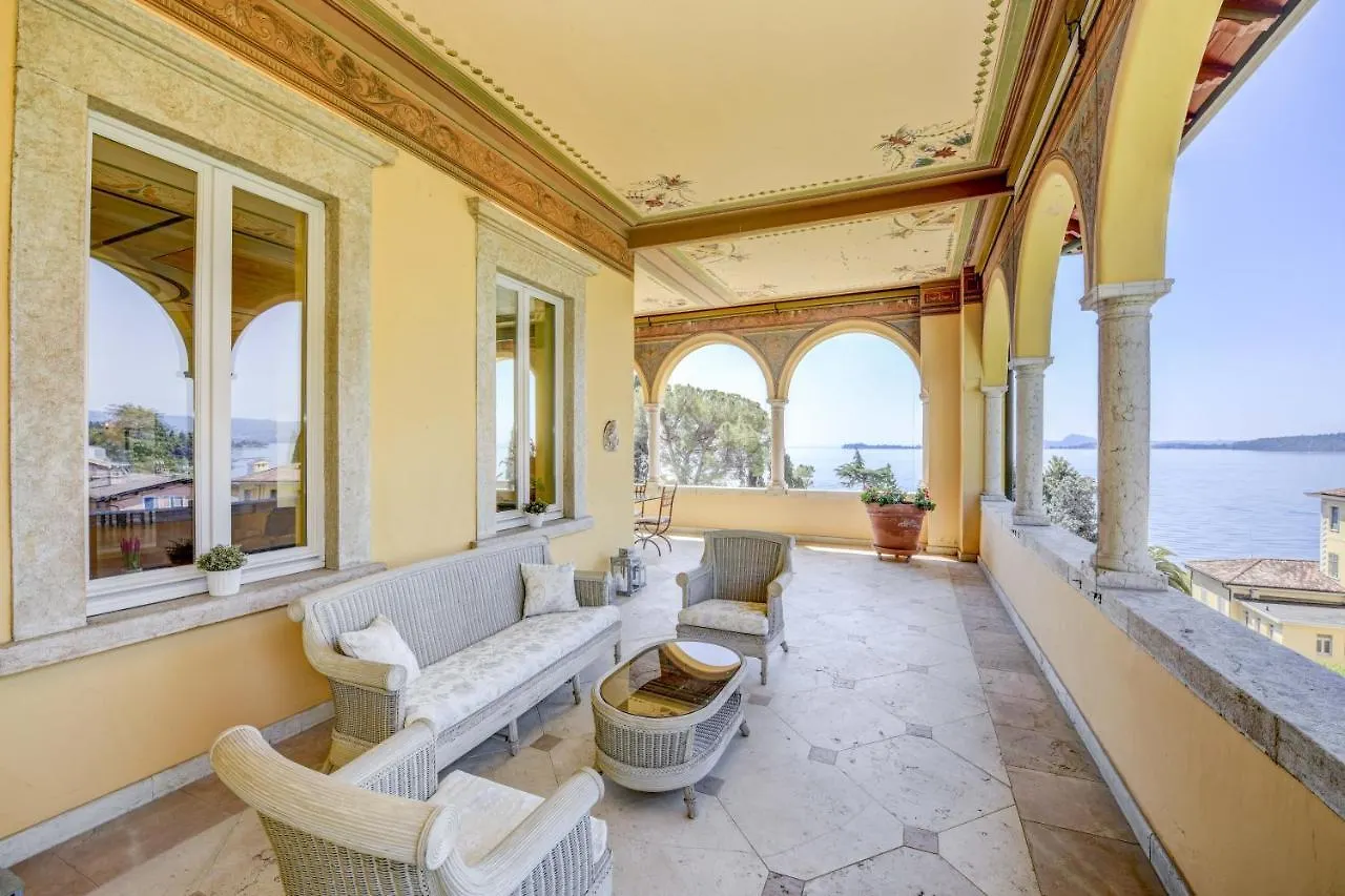 Appartamento La Romantica - Lussuoso Appartamento In Villa Con Vista Lago Gardone Riviera Daire