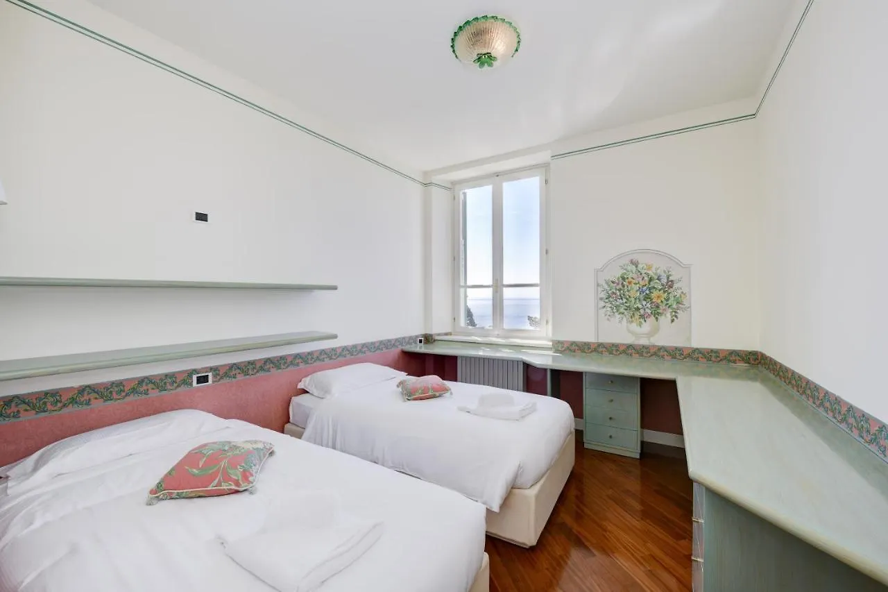 Daire Appartamento La Romantica - Lussuoso Appartamento In Villa Con Vista Lago Gardone Riviera