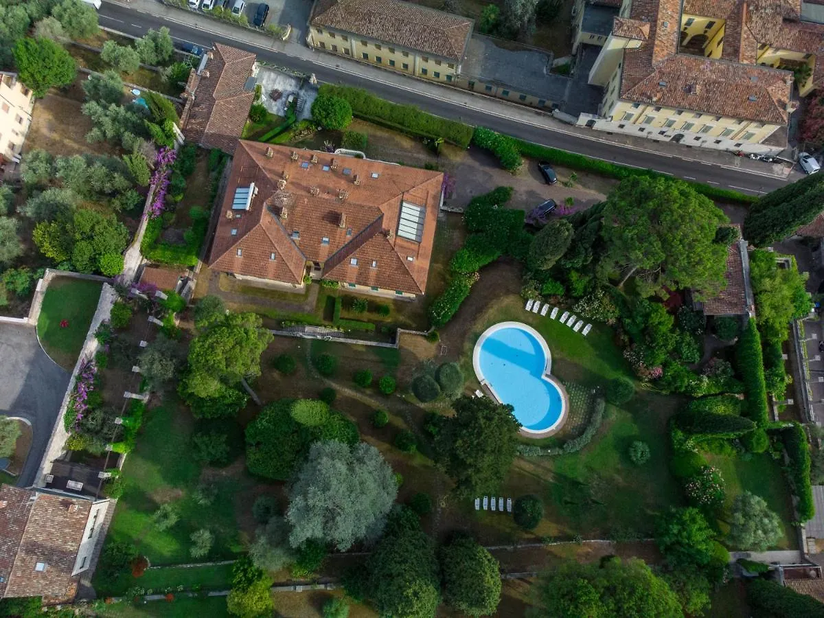 Appartamento La Romantica - Lussuoso Appartamento In Villa Con Vista Lago Gardone Riviera 0*,  İtalya